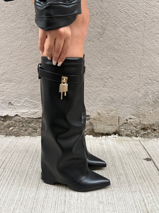 Bota Queen negra perfil lateral caña 30 cm